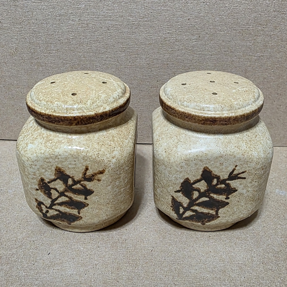 Pottery Craft Stoneware Salt Pepper Shaker Set #153